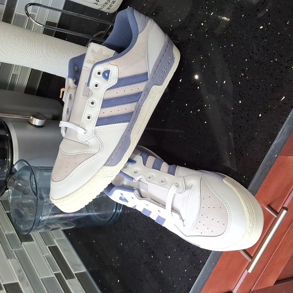 Adidas - Picture 7 of 7